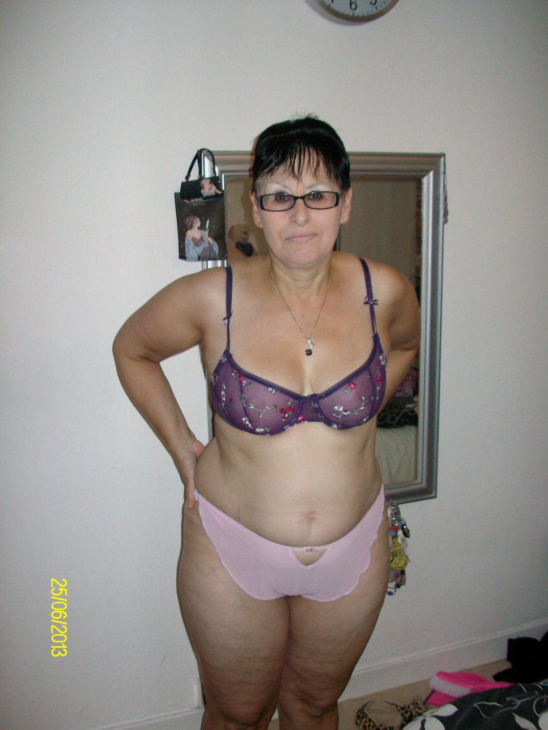 Mature UK wife poses for hubby, Marion #Fy8jK8Mt