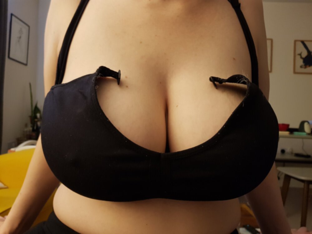 Busty tits on slut #79azC2K3