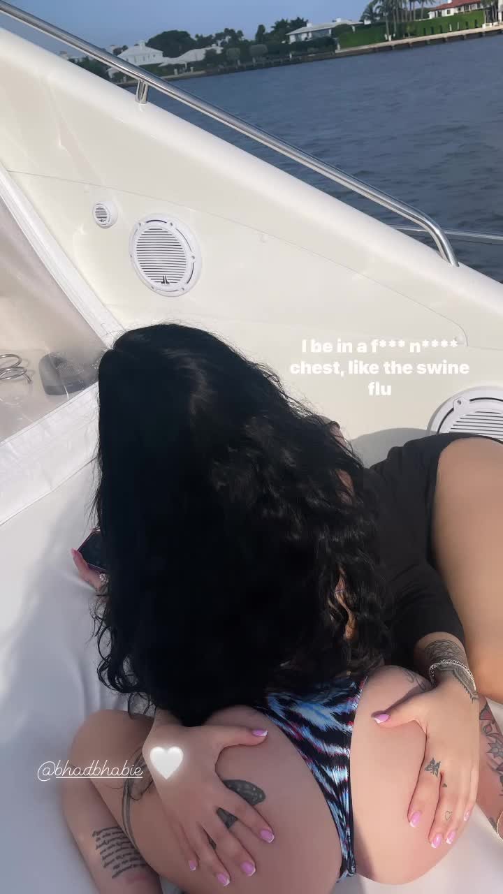 Bhad BB and her Thot friends Hannah Twerking on Boat - EroMe