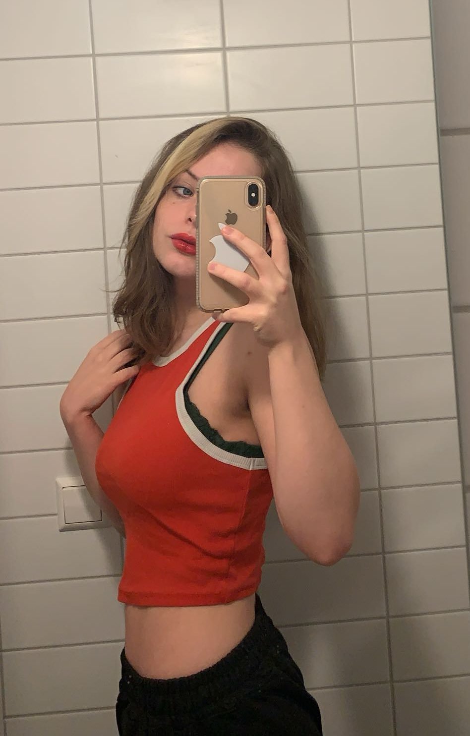 Leonie 23yo #mr59gXFD