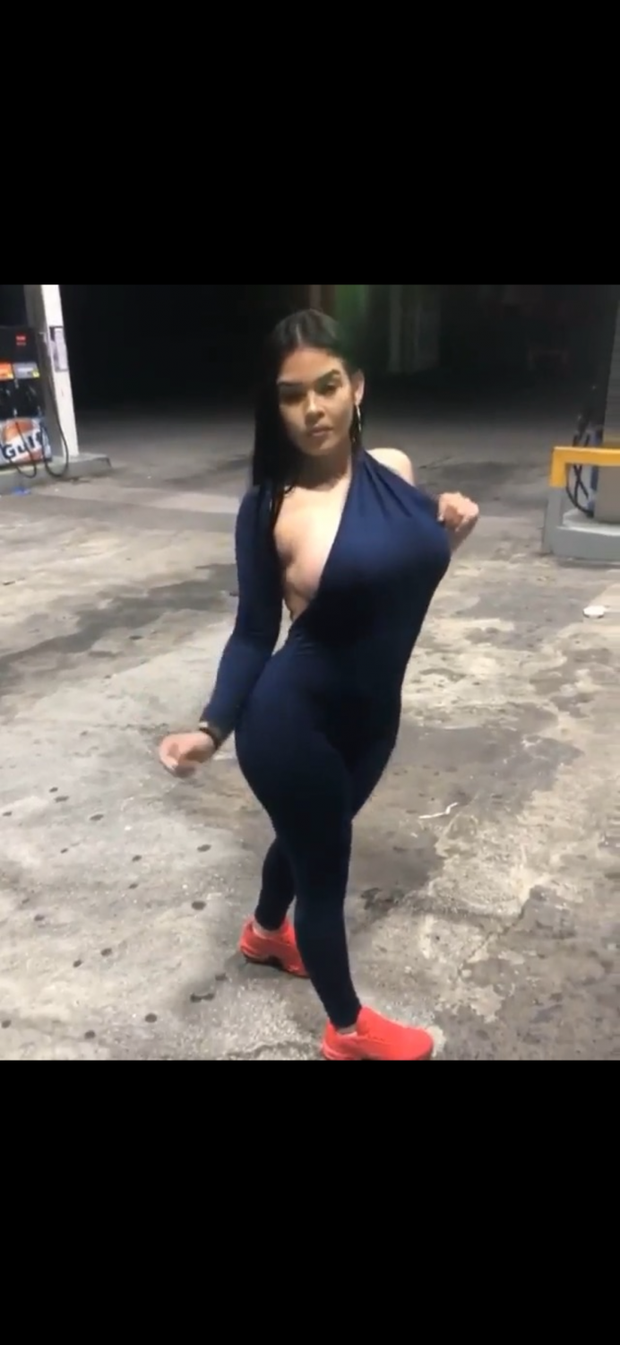 Hot Latina twerking at gas station 🥵⛽️🔥 #Kd4oRjeN
