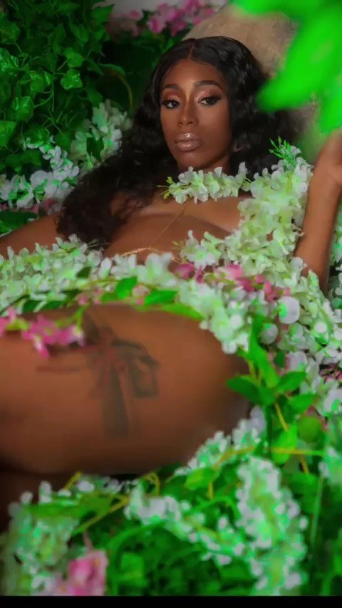 Yvonne @YvonneFieldz #feBGS1RT